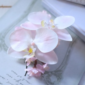 桜色の淡い胡蝶蘭　桜を添えて　コサージュ　入学式　卒業式　謝恩会　288