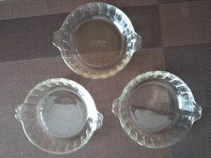 パイレックス　耐熱ガラス皿３枚組（未使用品）