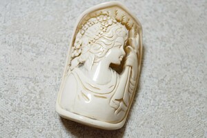 1274 大判 カメオ 彫刻 ブローチ ヴィンテージ アクセサリー アンティーク 人像 貴婦人 装飾品