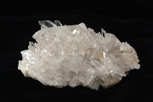 水晶クラスター 原石 クリスタル クォーツ 天然石 重さ1373g 5-C019