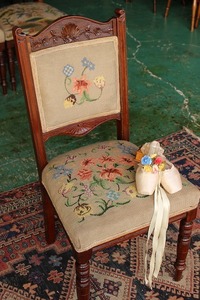 イギリスアンティーク家具 アンティークチェア 刺繍/タペストリーチェア ダイニングチェア チェア アンティーク椅子 英国製 A171-1