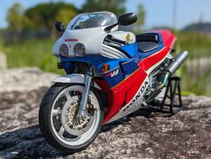 1/12 ホンダ VFR750R RC30 塗装済み完成品■ホンダ■タミヤ■VFR750R ■RC30■現状渡しジャンク品