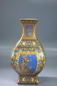 中国文物 古瓷 収集家の放出品 清 雍正款 粉彩 花鳥紋四方 開窗花瓶