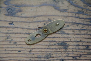 NO.8567 古い真鍮のスライド式キーホールプレート 31mm 検索用語→A25gアンティークビンテージ古道具真鍮金物扉ドア