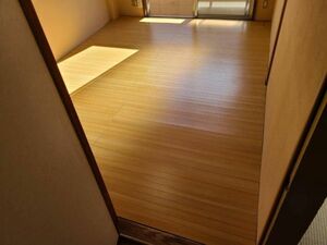 ライトブラウン ウッドカーペット 6畳 江戸間 フローリングマット 2分割 木目調 模様替え 敷くだけ BD993