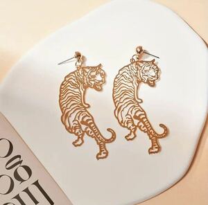 【タイガー】ピアス ゴールドカラー 高品質 虎 ドロップピアス ゴールド 重厚感 迫力 個性的 プレゼント アジアン ユニーク