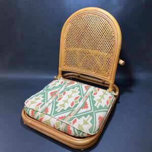 N 3491　[ 籐家具 ラタン 折り畳み座椅子 51×61×58㎝ ] 背調節可能 幾何学模様 チェア 椅子 ローチェア 天然素材 アンティーク 保管品