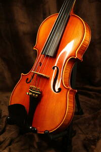 工房製　バイオリン　アンティークフィニッシュ　カーボン弓　虎杢 美麗 裏板一枚 付属品 セット