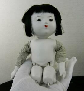 8♪きちんと座れる 手のひらサイズ！ 色白 ほほ笑み 三つ折れ人形 御所人形 市松人形 約18ｃｍ