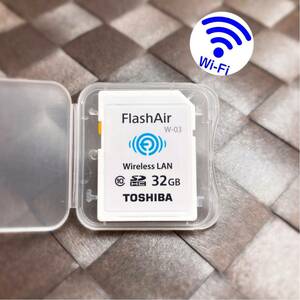 ★W-03★iPhoneやスマホに写真転送★東芝FlashAir32GB★WiFi内蔵デジカメSDカード32G★無線LAN搭載WiFi機能付きフラッシュエアー Flash Air