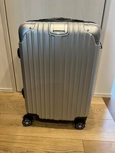スーツケース キャリーケース キャリーバック 機内持ち込みサイズ TSAロック 鍵つき varnic シルバー 銀