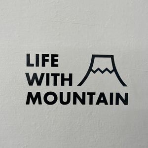 211.【送料無料】 山 LIFE WITH MOUNTAIN カッティングステッカー 富士山 キャンプ アウトドア 【新品】