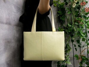 ●超美品●バーバリー●ロゴ型押し●内ノバチェック●カーフ レザー 本革●ハンド トート バッグ●アイボリー●G金具●B5 収納●Js46038