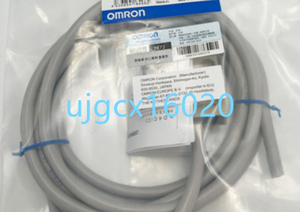 新品 OMRON/オムロン 　D4C-2202　 小型リミットスイッチ 　保証6ヶ月