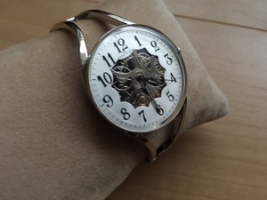 良品 良デザイン レア ANNE KLEIN アンクライン バングル ブレスレット シルバーカラー クオーツ レディース 腕時計
