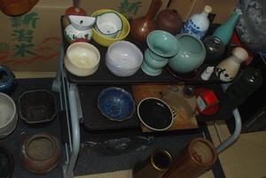 花瓶　金属陶器　竹製　かご　皿　茶碗　ＪＭジョッキ　バドワイザーカップ　など多数　引き取りのみ