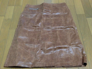 レザー風茶色のスカート