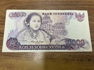 インドネシア　１００００ルピア　１０枚セット　　世界　紙幣　お金