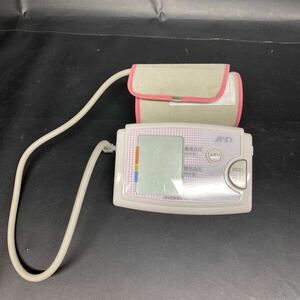 B928【中古品】A&D上腕式血圧計 UA-786L（快適・カンタン血圧計）本体のみ　ジャンク品扱い　動作未確認　現状品