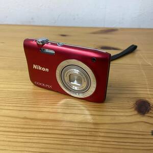UTn695 【動作品】Nikon ニコン COOLPIX A100 コンパクトデジタルカメラ レッド 本体のみ