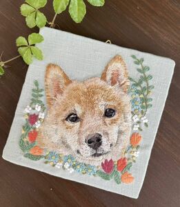 手刺繍＊ハンドメイド＊柴犬とお花＊刺繍絵＊リネン100%