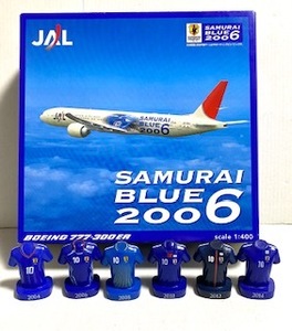 JAL 日本航空 SAMURAI BLUEL 2006 B777-300ER herpa 1/400 ＆ 2002-2014 FIFA日本代表ユニフォ－ムのマグネット（6種）