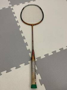 ヨネックス　YONEX アーマーテック800　オフェンシブ　ARMORTEC800　OFFENSIVE 4UG5 バドミントン ラケット 【中古品】