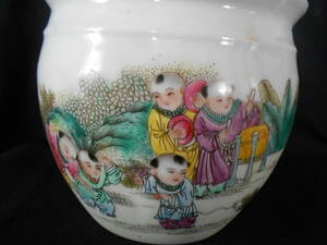 中国陶磁（１４）色絵 唐子(15人)遊戯図絵　粉彩　乾隆年製