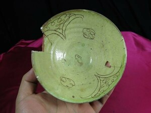 B　ペルシャ黄釉鉄絵碗　12世紀　遺跡発掘品　焼き物　資料館保管品