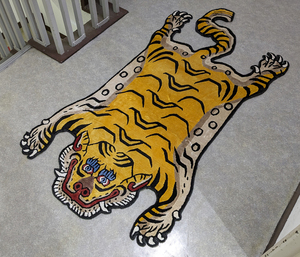 本物 シルク 特大Lサイズ 140cm チベタンタイガー ネパールタイガー ラグ チベット絨毯 ラグマット トラ チベタンラグ カーペット NIGO APE