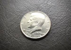 ケネディ1776-1976 建国 200年記念50セント硬貨　D刻印 送料無料です。（16135） USA 貨幣 ハーフダラー アメリカ