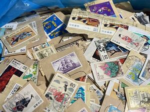 40年以上前の日本記念切手 使用済 紙付き約8キログラム