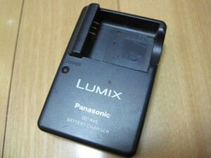 [即決]Panasonic 純正 DE-A45　バッテリーチャージャー　充電器 DMW-BCD10