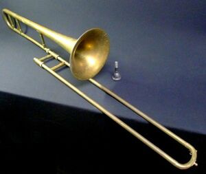 j106 テナートロンボーン メーカー不明 管楽器 サイズ:幅約19.5cm 高さ約116cm 奥行約25cm/200