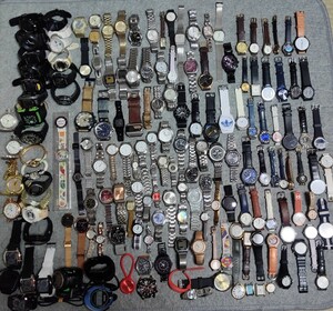 １円~SEIKO/CASIO/CITIZEN/G-SHOCK/Baby-G/Paul Smith/Universal Geneve/Swatch/DIESEL/ALBA/FOSSIL等150個腕時計まとめ売り