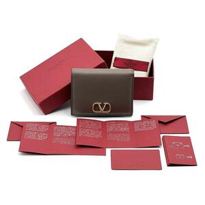 【定番人気】ヴァレンティノ　VALENTINO レディース　財布　折り財布　2つ折り　コンパクト