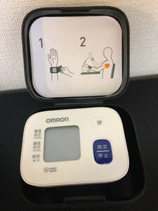 OMRON　オムロン　手首式血圧計　HEM-6160　中古