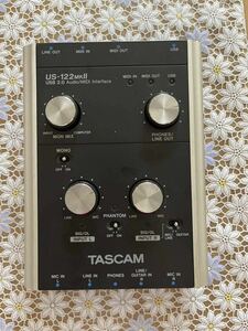 　タスカム（TEAC）製のUSBオーディオ・MIDIインターフェースです。型番はUS-122MKII、中古品です