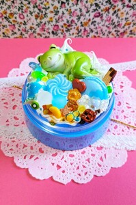 スイーツデコ月☆小物入れ☆ゆったりカエル☆マカロン☆青ケース☆インテリア飾り☆