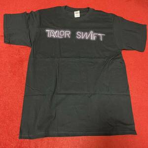 TAYLOR SWIFT テイラー・スウィフト 1989 ツアー Ｔシャツ 新品未使用 ポストカード ブックマークしおり オマケ付き