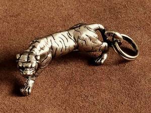 真鍮製 虎キーホルダー（猛虎）トラ タイガー とら 干支 二重リング ブラス ネックレス アニマル グッズ ペンダント ブラス ゴールド