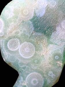 緑色の内蒙古瑪瑙・眼睛石・42g（中国産鉱物標本）