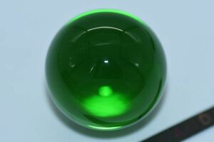 グリーンクリスタルボール 約４ｃｍ 球体 宝石 鉱石 希少 緑色 輝き 高品質 宝石シリーズ 水晶を推奨！！！ C267