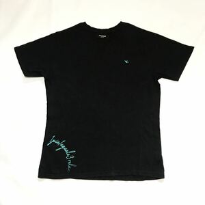 1PIU1UGUALE3 RELAX/Back Logo Crew Neck S/S Tee/Rhinestone/Black/XXL/ウノピュウノウグァーレリラックス/クルーネック半袖Tシャツ/黒