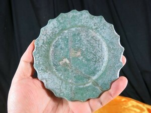 B　ペルシャ青釉稜花皿　１２世紀　遺跡発掘品