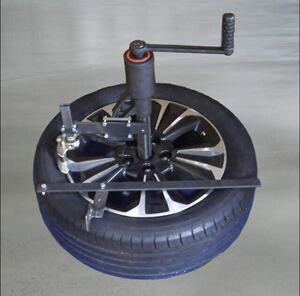 倍力ギアレンチ 自動車用 タイヤチェンジャー 手動式・軽量・コンパクト設計　手動式タイヤチェンジャー 4枚目写真
