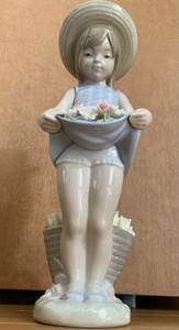 【激レア】希少 LLADRO リヤドロ 1284 スカートに花いっぱい 女の子 フィギュリン 廃盤品　スペイン 西洋磁器 star girl figurine SPAIN