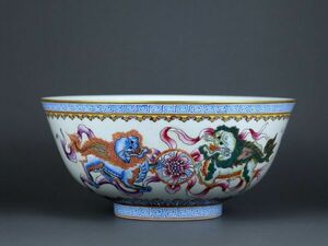 【瓏】陶磁器 粉彩獅子滾球碗 大清同治年製 染付 置物擺件 古賞物 中国古美術 蔵出