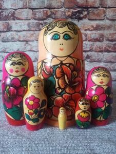 Vintage 7 Inch. Handpainted Russian Nesting Doll 海外 即決