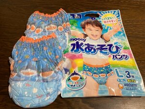 ユニ・チャーム　ムーニー 　水あそび　パンツ 男の子　 L(9~14kg)　わんぱく水着デザイン　サメさん柄　2枚